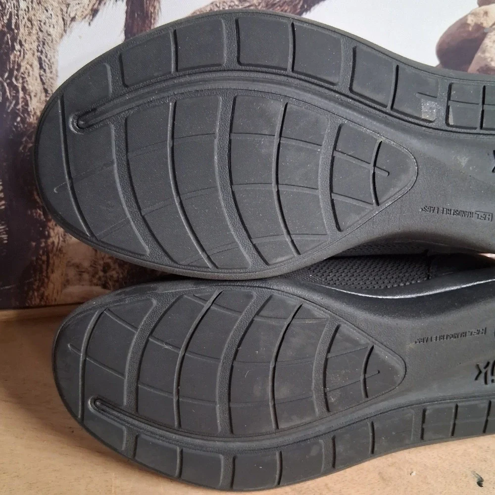 Kizik Lima Hands-Free Sneakers Mens 11 W wide Triple Black Knit Shoes Slip On